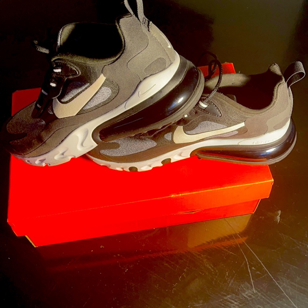 I am selling my Nike air max 270 reacts